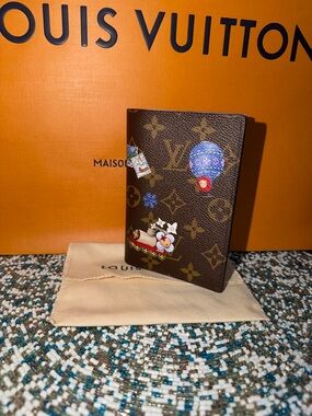 Louis Vuitton Holiday 2025 Vivienne Monogram Passport Cover